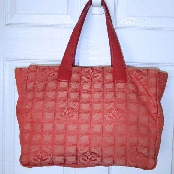 CHANEL Travel Ligne tote EUC - Picture 3 of 16